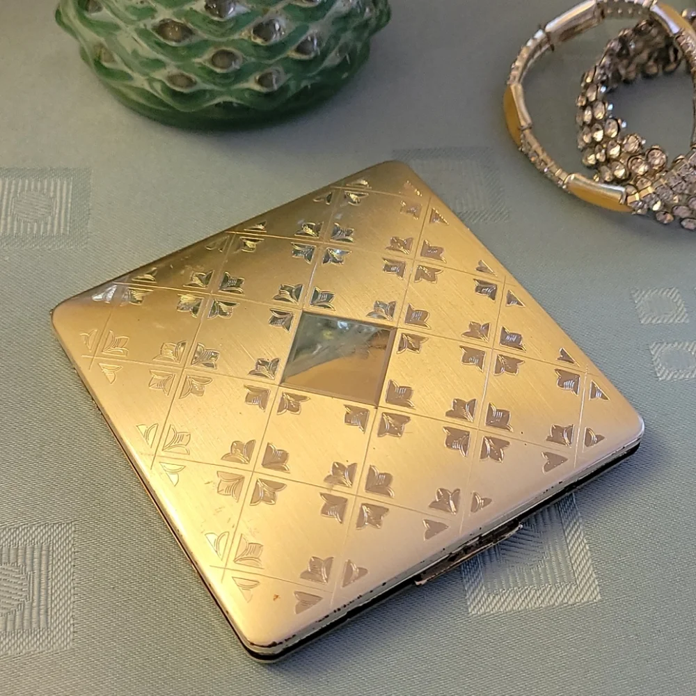 Vntg Elgin American Goldtone Textured Compact